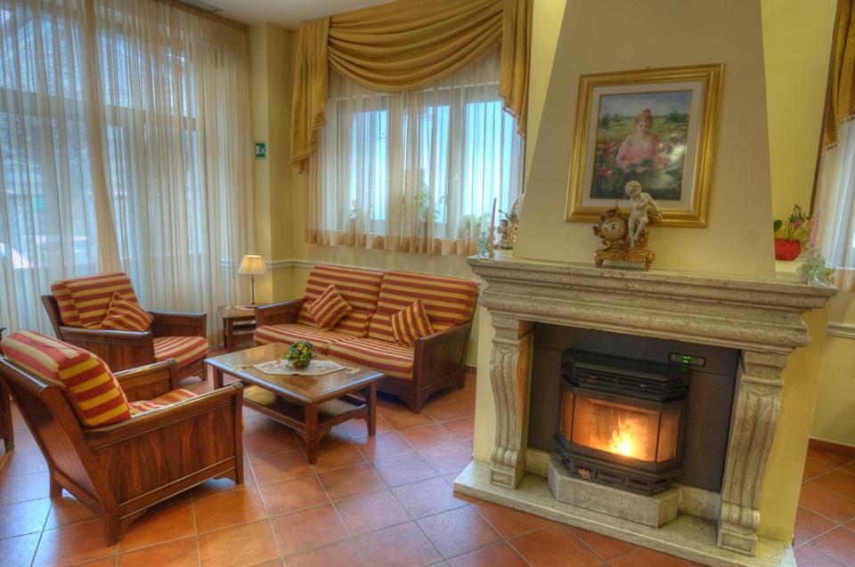 Hotel Garni Posta เปสกัสเซโรลี ภายนอก รูปภาพ